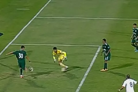 "هدف رائع ولكن في مرمانا".. "جول كوميدي جديد" ينضم لقائمة غرائب الدوري